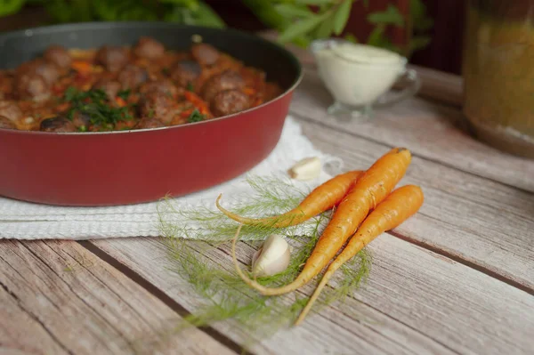 Fresh Little Farm Carrots Dill Garlic Wooden Table Vegetable Dish — Stock Photo, Image