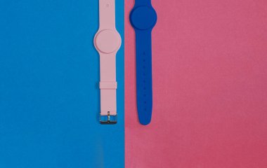 Yüzme havuzu ya da fitness kulübü için aramadan silikon kol saati. Cinsiyet karşıtları. Tüm cinsiyetler için. Minimalizm, Düz l?