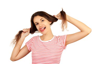 Eğlenceli oyun sevinç eğlence kavramının. Kıllar ile oynarken aptal kız. duygusal kız beyaz arka plan üzerinde izole.