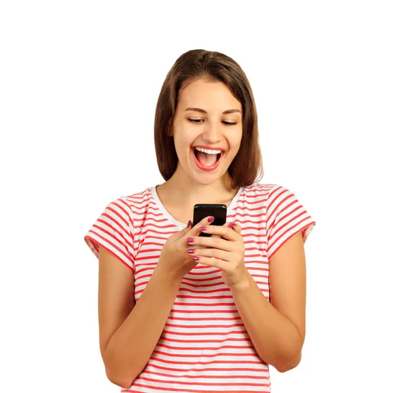 Piękna Kobieta Wygląda Telefonie Komórkowym Jest Szczęśliwy Mamy Dobre Wieści — Zdjęcie stockowe