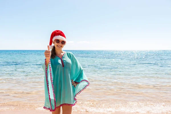 Holiday Woman Santa Hat Relaxing Paradise Beach Christmas Vacation Copy — Stock Photo, Image