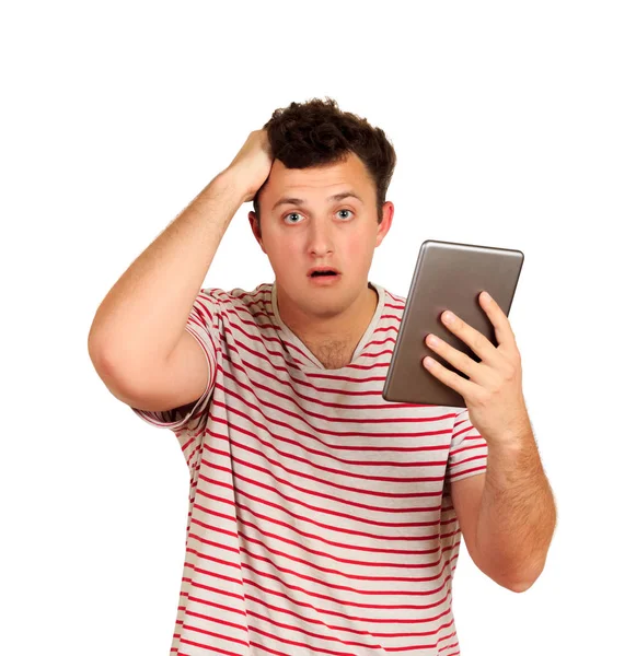 Joven Sorprendido Con Camisa Blanca Usando Tableta Aislado Sobre Fondo — Foto de Stock