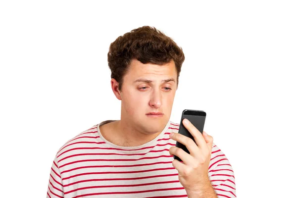 Retrato Emocional Hombre Llorando Mirando Teléfono Móvil Sensación Desesperanza Hombre — Foto de Stock