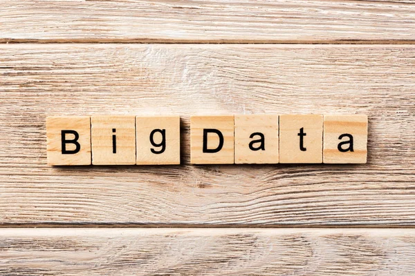 Słowo Big Data Napisane Drewnianym Bloku Tekst Big Data Stole — Zdjęcie stockowe