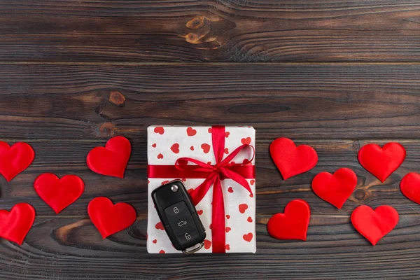 Valentine Eller Andra Holiday Handgjorda Närvarande Papper Med Röda Hjärtan — Stockfoto