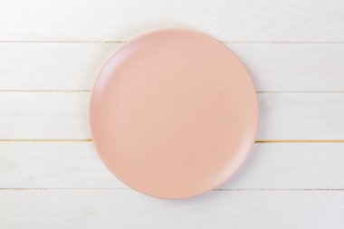 Directy boş yukarıda mat yemek yemek için Beyaz ahşap zemin üzerine gül.