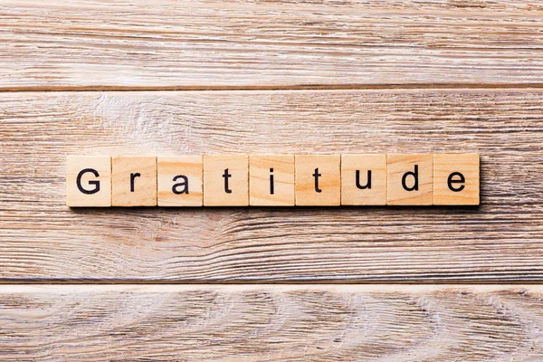 Vděčné Slovo Napsané Dřevěném Špalku Vděčnost Text Dřevěném Stole Vaše — Stock fotografie