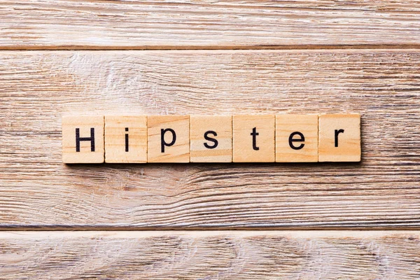 Hipster Wort Auf Holzblock Geschrieben Hipster Text Auf Holztisch Zur — Stockfoto