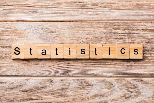ウッド ブロックに書かれた統計の単語 あなたのデザインの木製のテーブルの統計情報テキスト コンセプト — ストック写真