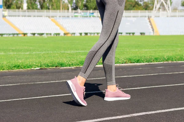 Listos Para Partir Primer Plano Foto Zapato Atleta Femenina Línea — Foto de Stock