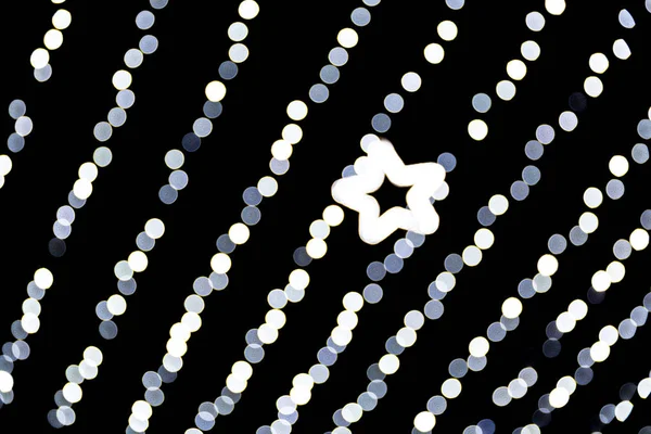 Bokeh abstrait blanc non concentré avec étoile de lumière sur fond noir. déconcentré et flou beaucoup de lumière ronde — Photo