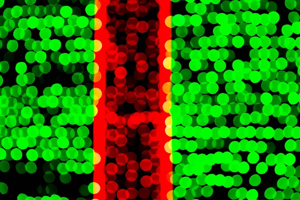 Bokeh astratto verde e rosso sfocato su sfondo nero. sfocato e sfocato molti luce rotonda — Foto Stock