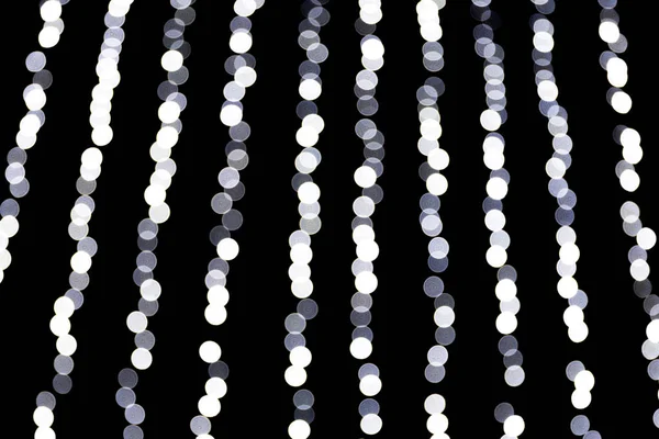 Brillo de brillo abstracto bokeh desenfocado sobre fondo negro. mucha luz redonda en el fondo — Foto de Stock