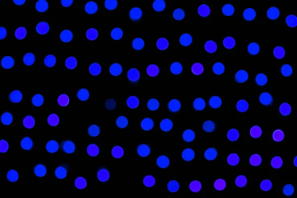 Siyah arka plan üzerinde odaklanmamış soyut koyu mavi bokeh. deffocused ve bulanık birçok yuvarlak ışık — Stok fotoğraf