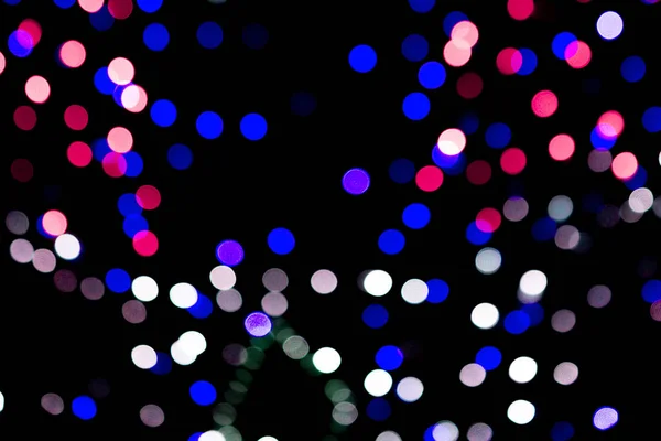 Bokeh colorato astratto sfocato su sfondo nero. sfocato e sfocato molti luce rotonda — Foto Stock