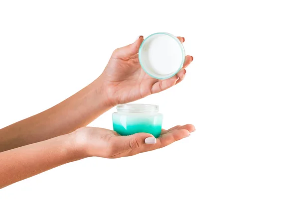 Bottiglia di crema per le mani femminile isolata. Ragazza apertura vaso prodotti cosmetici su sfondo bianco — Foto Stock