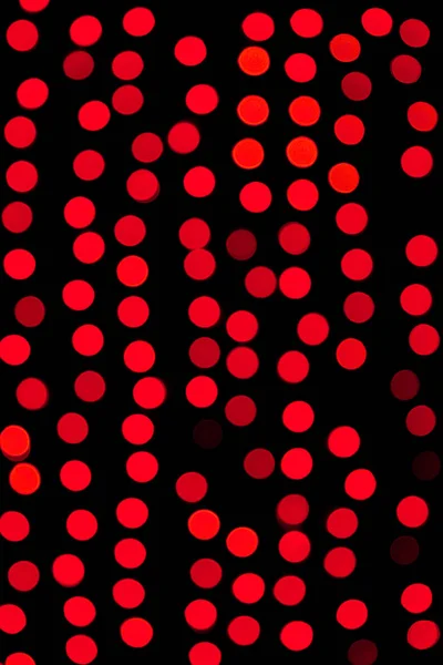 Bokeh rouge abstrait non concentré sur fond noir. déconcentré et flou beaucoup de lumière ronde — Photo