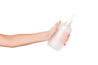 Kadın el tutma krem şişesi izole losyon. Kız beyaz arka planda kozmetik ürünler vermek