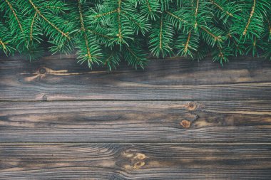 Ahşap bir arka da Noel köknar ağacı. üst görünüm. Tonda