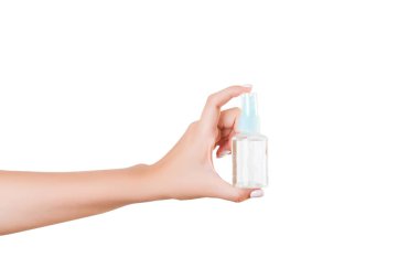Kadın el tutma krem şişesi izole losyon. Kız beyaz arka planda tüp kozmetik ürünler vermek