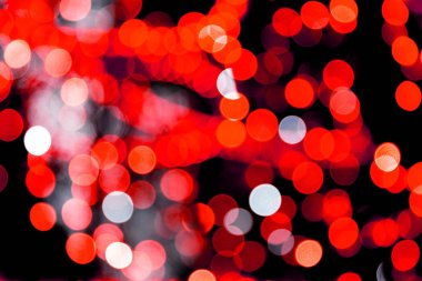 Siyah arka planda odaklı olmayan soyut kırmızı bokeh. defocused ve bulanık birçok yuvarlak ışık