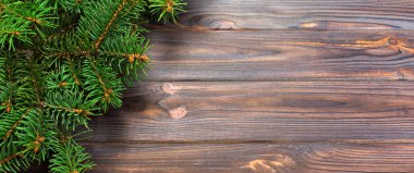 Köknar ağacı ve kopya alanı ile Noel gri ahşap arka plan. tasarım için üst görünüm afiş boş alan