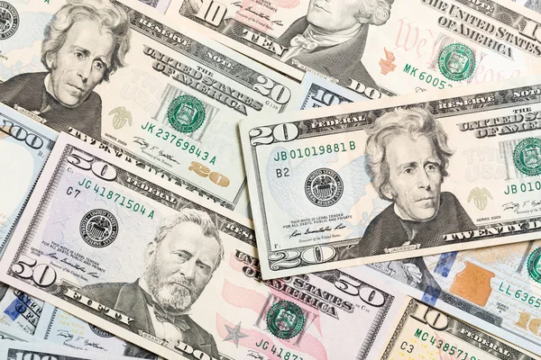 Çeşitli Amerikan Doları banknotlarında 20 dolarlık banknotlar Arka planda kopyalama alanı ile iş kavramının en iyi görünümü