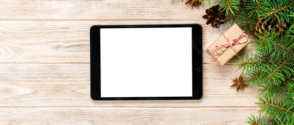 Dijital tablet uygulama sunumu için rustik Noel ahşap arka plan süslemeleri ile alay. banner kopyalama alanı ile üst görünüm