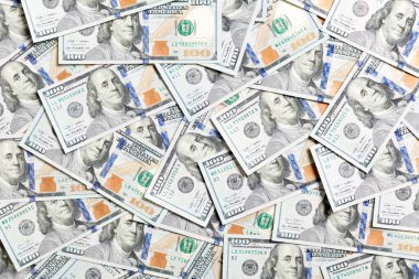 Arka plan olarak yapılmış 100 dolarlık banknotların en üst görüntüsü. Amerikan doları konsepti. Amerikan dolarlarının dokusu