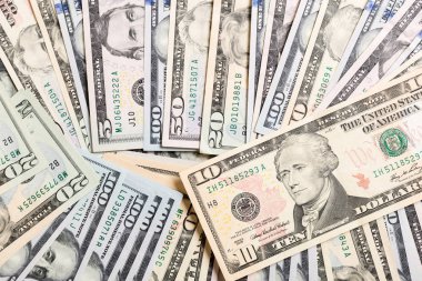 Fotokopi alanı ile arka plandaki iş konseptinin en üst görünümü üzerine 10 dolarlık fatura