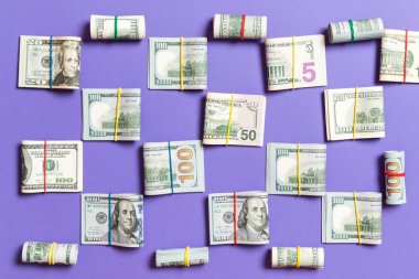 iş konseptinde metin için kopya alanı ile üst wiev para amerikan yüz dolarlık banknotlar ile renkli Arka Plan