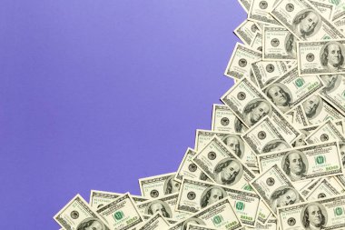 Renkli arka plan üst görünümünde yüz dolarlık banknotlar, metin iş para kavramı için boş bir yer ile. Yüz dolarlık arka plan.