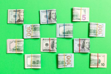 iş konseptinde metin için kopya alanı ile üst wiev para amerikan yüz dolarlık banknotlar ile renkli Arka Plan