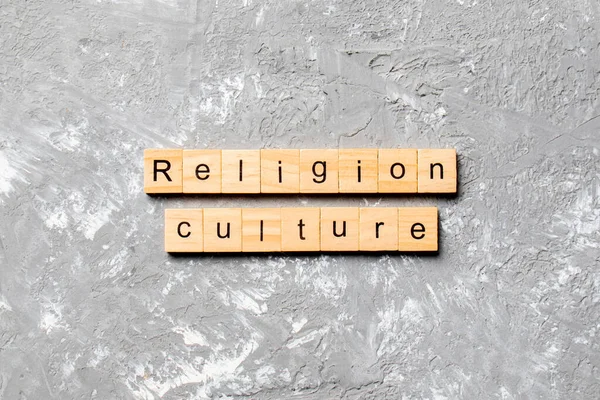 Slovo Náboženská Kultura Napsané Dřevěných Špalcích Náboženství Kultura Text Betonovém — Stock fotografie