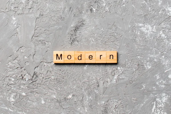Kata Modern Yang Ditulis Balok Kayu Teks Modern Tabel Semen — Stok Foto