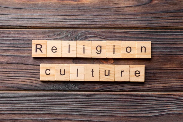 Slovo Náboženská Kultura Napsané Dřevěných Špalcích Náboženství Kultura Text Betonovém — Stock fotografie