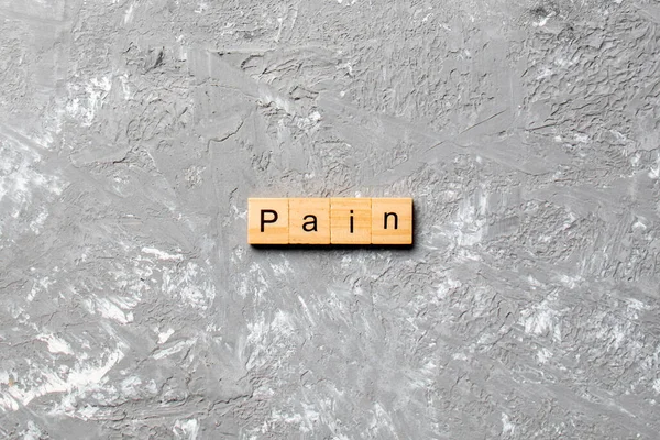 Pain Slovo Napsané Dřevěných Tvárnicích Pain Text Betonovém Stole Pro — Stock fotografie