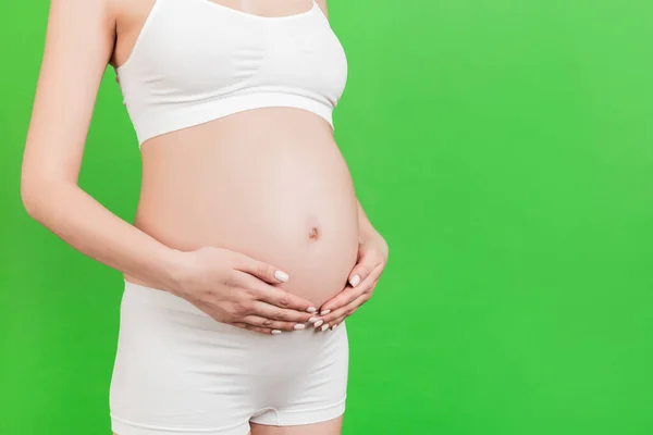 Immagine Ritagliata Una Donna Incinta Che Abbraccia Addome Madre Indossa — Foto Stock