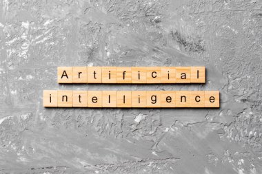 Tahta bloğa yazılmış yapay zeka kelimesi. Yapay zeka metni çimento masasında desing, konsept için.