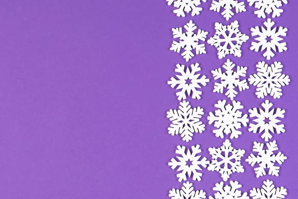 Sada Bílých Sněhových Vloček Barevném Pozadí Pohled Shora Vánoční Ozdoby — Stock fotografie