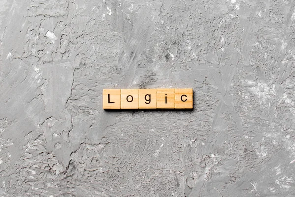 Logiczne Słowo Napisane Drewnianym Bloku Tekst Logiczny Stole Koncepcja — Zdjęcie stockowe
