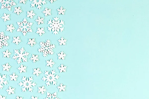 Draufsicht Auf Weiße Schneeflocken Auf Buntem Hintergrund Winterwetter Konzept Mit — Stockfoto