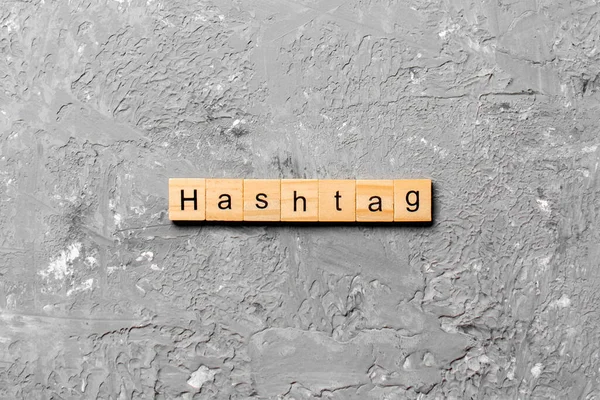 Hashtag Wort Auf Holzblock Geschrieben Hashtag Text Auf Tisch Konzept — Stockfoto