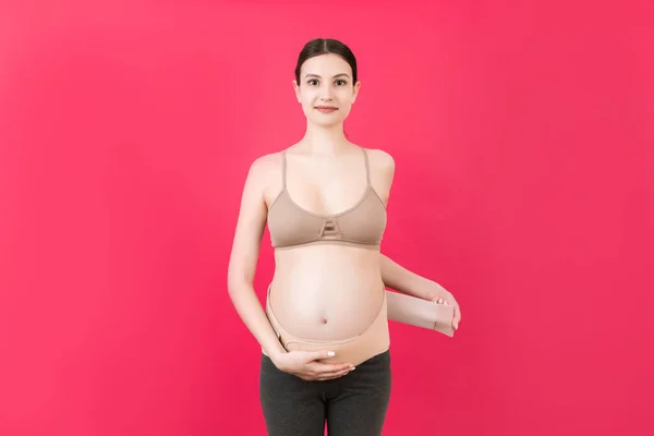 Retrato Mulher Grávida Vestindo Bandagem Ortopédica Para Reduzir Dor Nas — Fotografia de Stock