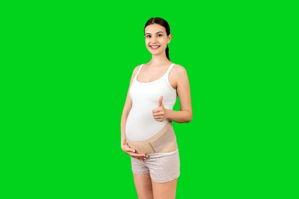Retrato Una Joven Embarazada Que Lleva Vendaje Vientre Muestra Signo — Foto de Stock