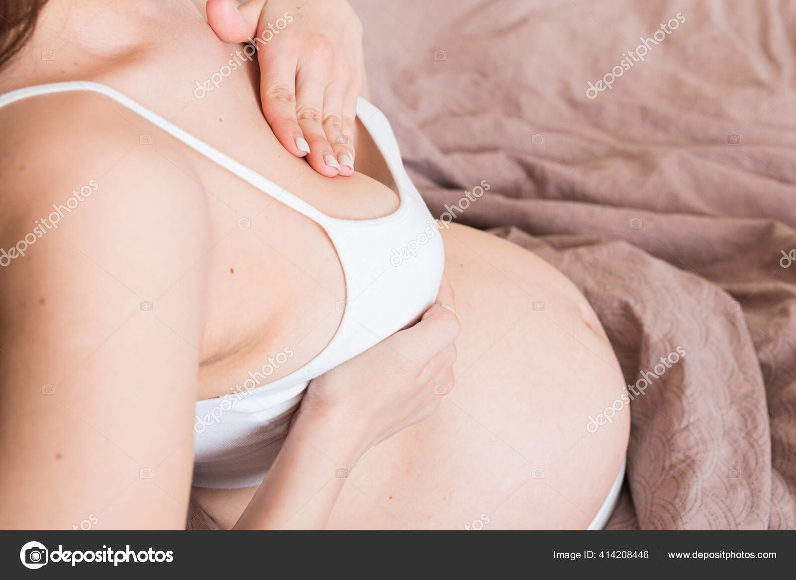 Fotografia do Stock: Close up of breast of woman presenting her