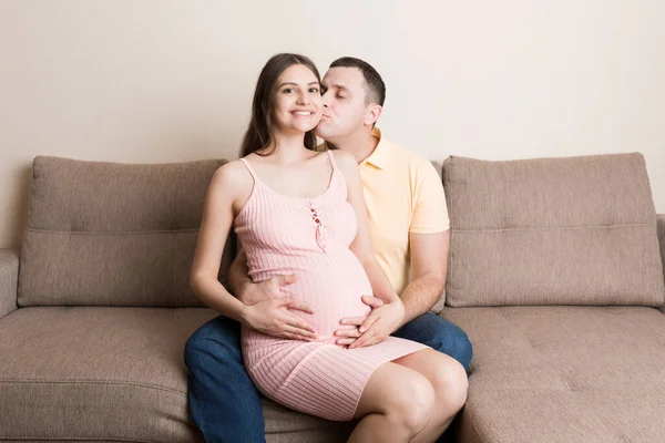 Konzept Glückliche Familie Erwartung Der Geburt Eines Babys Schwangere Frau — Stockfoto