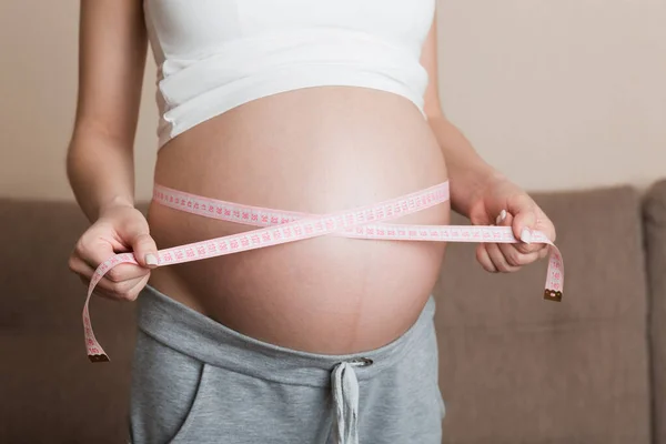 Bien Être Santé Mode Vie Grossesse Femme Enceinte Mesurant Son — Photo