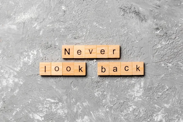 Never Look Back Word Written Wood Block Never Look Back — Stock Photo, Image