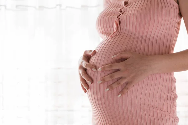 Mooie Jonge Zwangere Vrouw Bij Het Raam Huis — Stockfoto